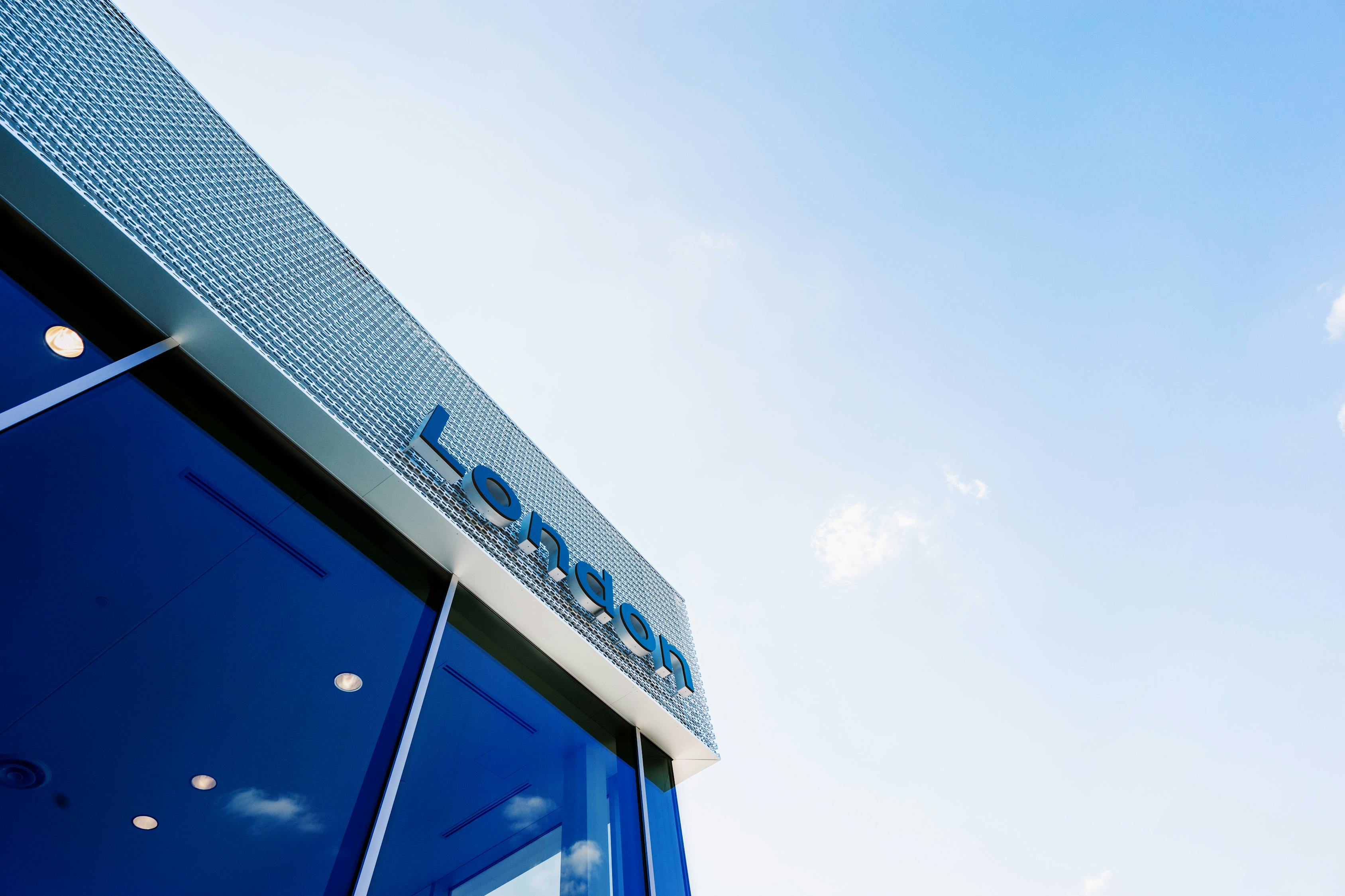 艺术展览：现代艺术的新视角——探索现代艺术的前沿与创新